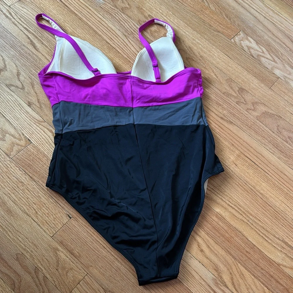 Cute Swimsuit! 🩱🩱☀️ - Picture 2 of 3